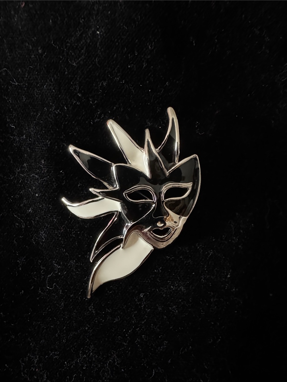 VINTAGE BLACK AND WHILE ENAMEL VENETIAN MASK BROOCH